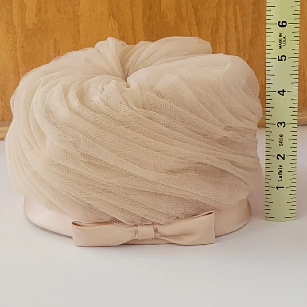 Vintage 1950s Champagne Tulle Turban Hat w Satin Bow – Schuster’s – Original Box